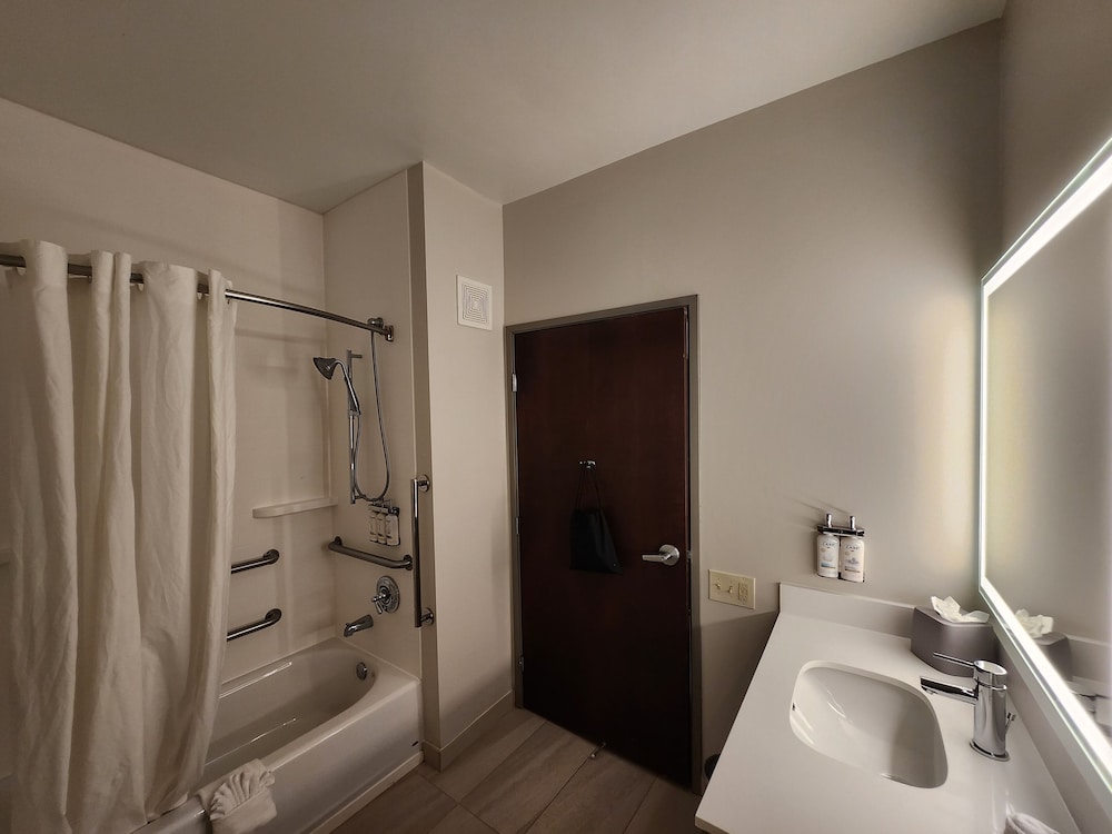 Holiday Inn Express Hotel & Suites St. Paul Woodbury by IHG - photo 44