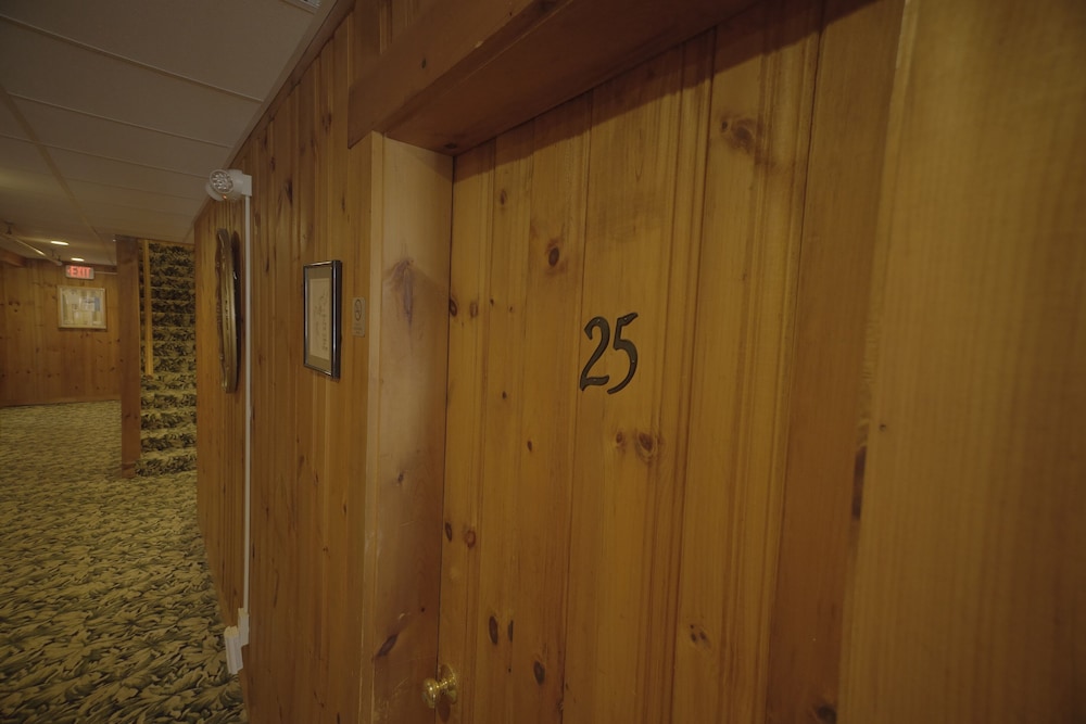 Betty Doon Hotel - photo 32