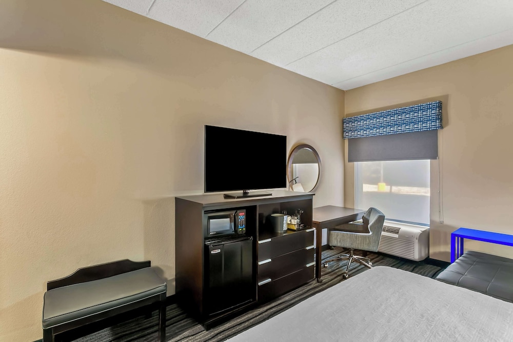Hampton Inn Bowie - photo 8