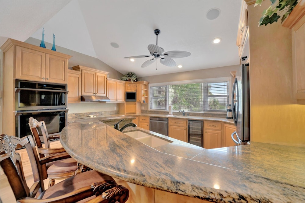 Stones Throw Beachfront Luxury Suites - photo 31