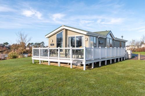 Primrose Valley Lakeside Lodge