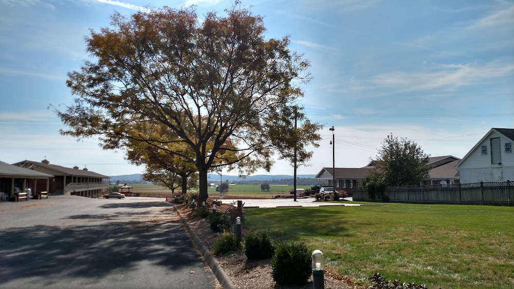 Harvest Drive Family Inn - photo 57