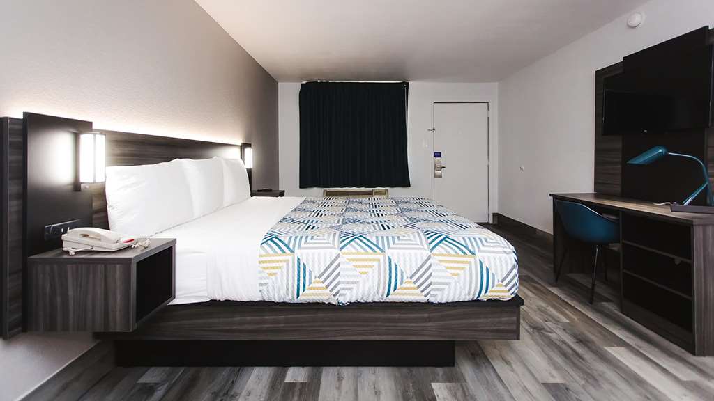 Motel 6 Houston TX Medical Center NRG Stadium - photo 24