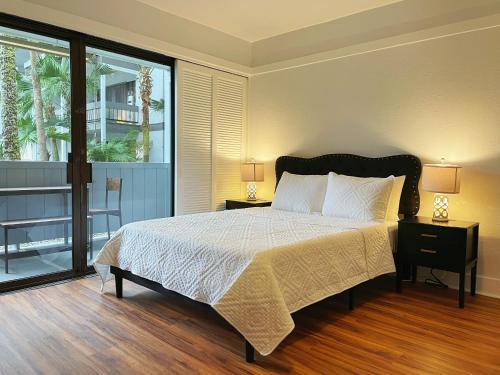 Studio in Hilo Center with Pool and Lake Views — 4-Star Luxury Hotel in Hilo, United States