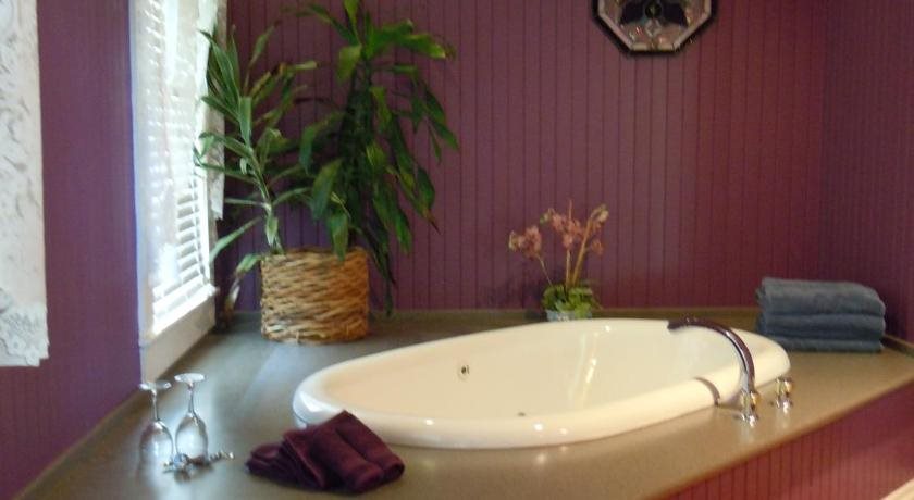 Jacaranda Inn — Waimea — photo 3
