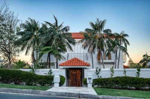 Villa Sunshine Spectacular ocean views minutes to the sand — 4-Star Luxury Hotel in Sunshine Beach, Australia