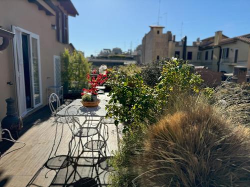 Pantheon Gabbianina Home — 4-Star Luxury Hotel in Rome, Italy