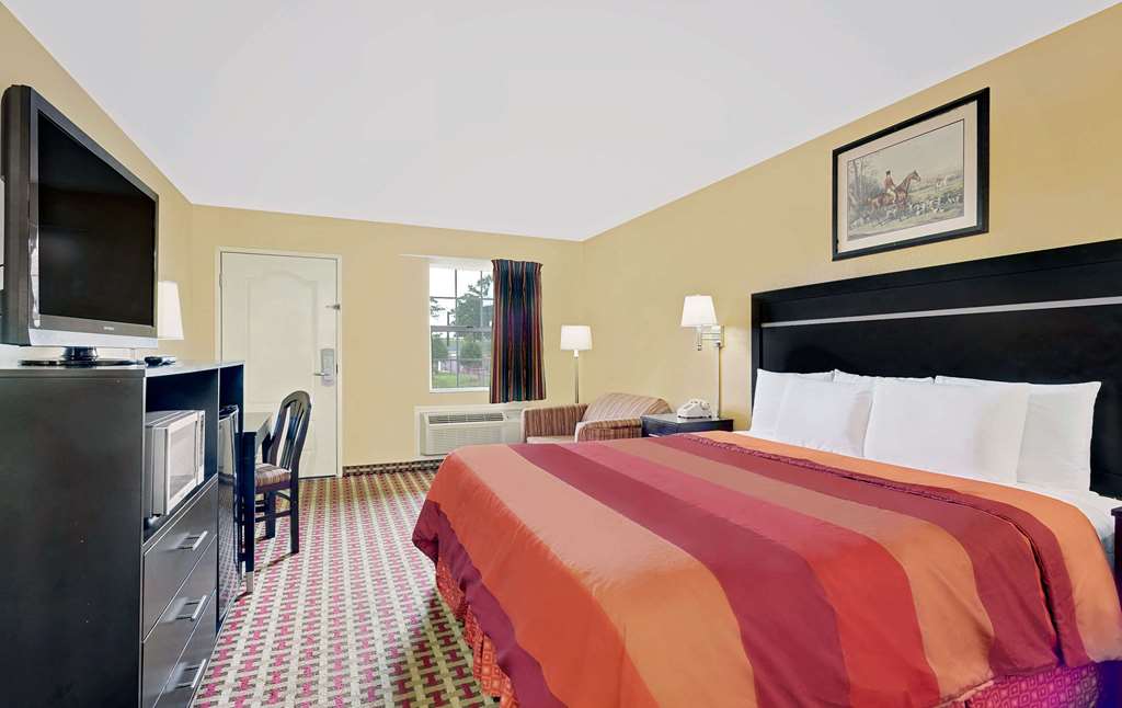 Days Inn by Wyndham Savannah - photo 18