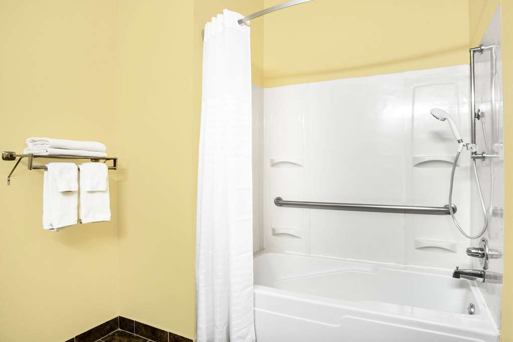 Super 8 by Wyndham Kokomo - photo 19