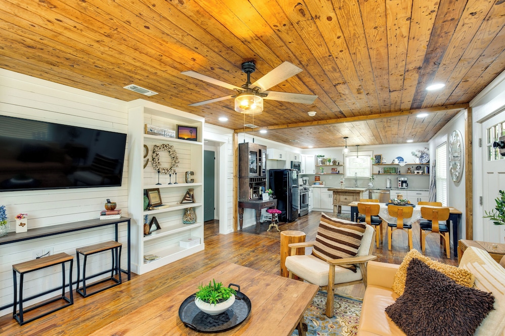 Lindale Vacation Rental with Deck and Grill - photo 4