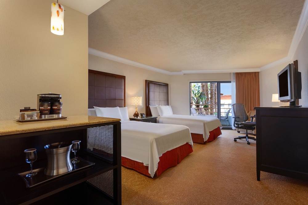 The Waterfront Beach Resort A Hilton Hotel - photo 26