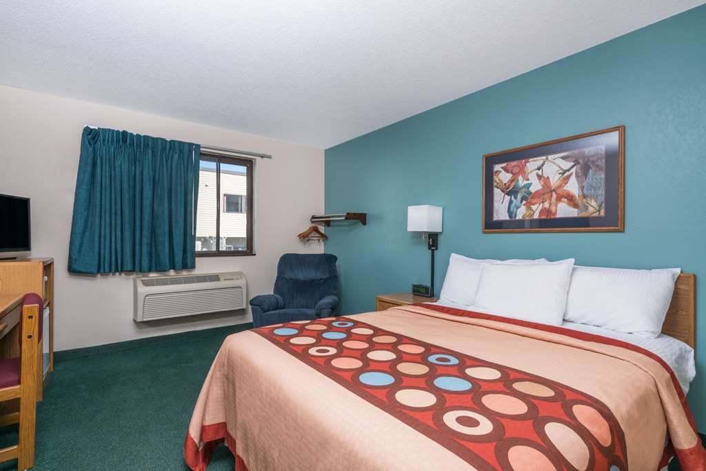 Super 8 by Wyndham Baxter Brainerd Area - photo 10