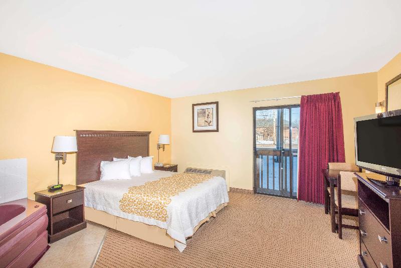 Days Inn by Wyndham Colchester Burlington - photo 4