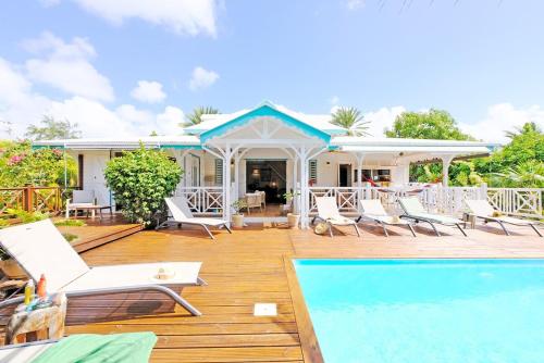 Charming villa with swimming pool for 6 8 — 4-Star Luxury Hotel in Saint-Francois, Guadeloupe