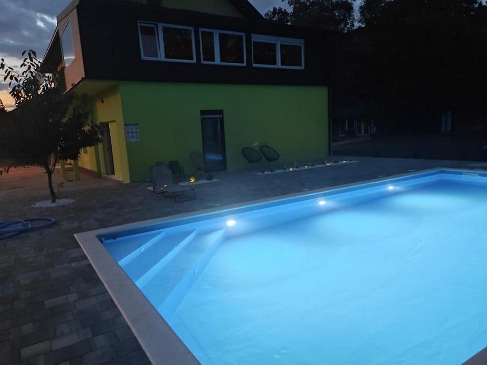 Lika Relax and Party House with sauna jacuzzi and outdoor heated swimming pool — 4-Star Luxury Hotel in Lovinac, Croatia