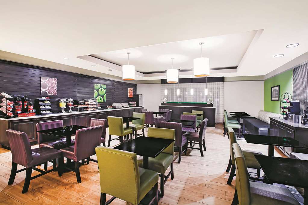 La Quinta Inn & Suites by Wyndham Beaumont West - photo 36