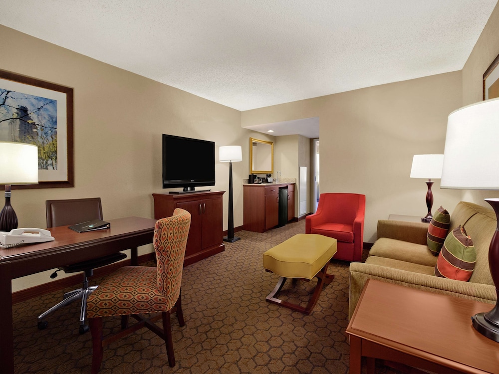 Embassy Suites by Hilton Austin Arboretum - photo 17