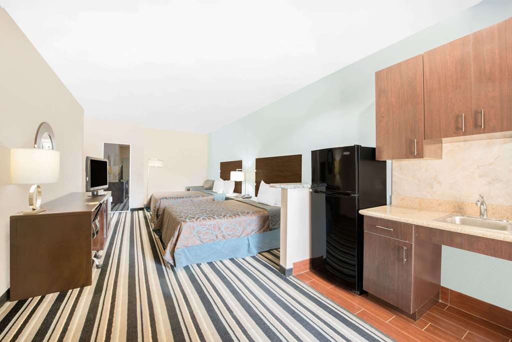 Super 8 by Wyndham Dilley TX - photo 11