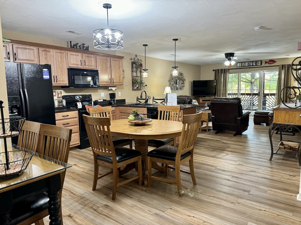 Lakefront Condo A 3 17512831 — Hollister