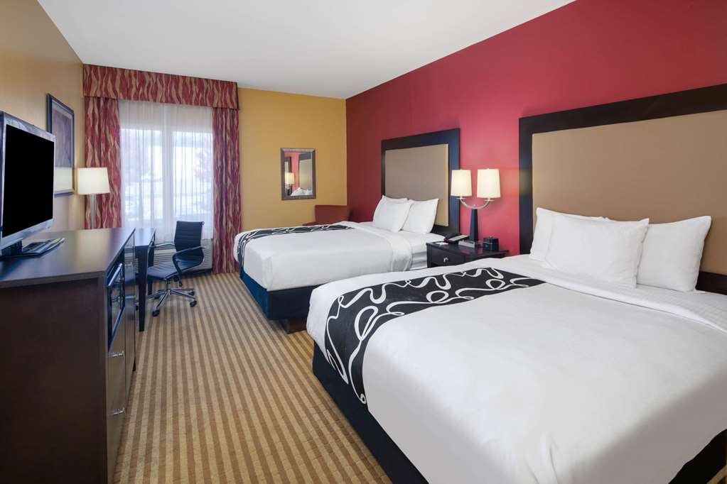 La Quinta Inn & Suites by Wyndham Atlanta Union City - photo 35