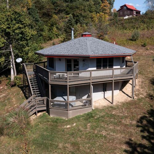 Treetop by The Chalets - carbon neutral hotel in Logan