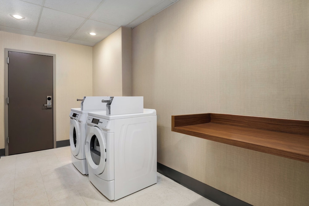 Holiday Inn Express Hotel & Suites Bentonville by IHG - photo 29