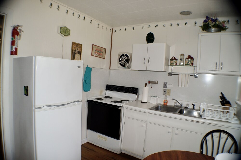 CedarWood Inn - photo 76