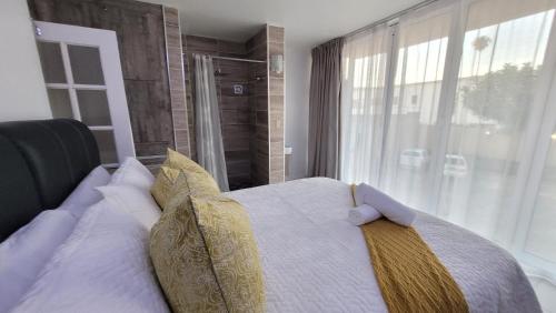 Effortless Self Catering Accommodation — 4-Star Luxury Hotel in East London, South Africa