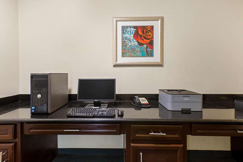 La Quinta Inn & Suites by Wyndham Alvin - photo 48