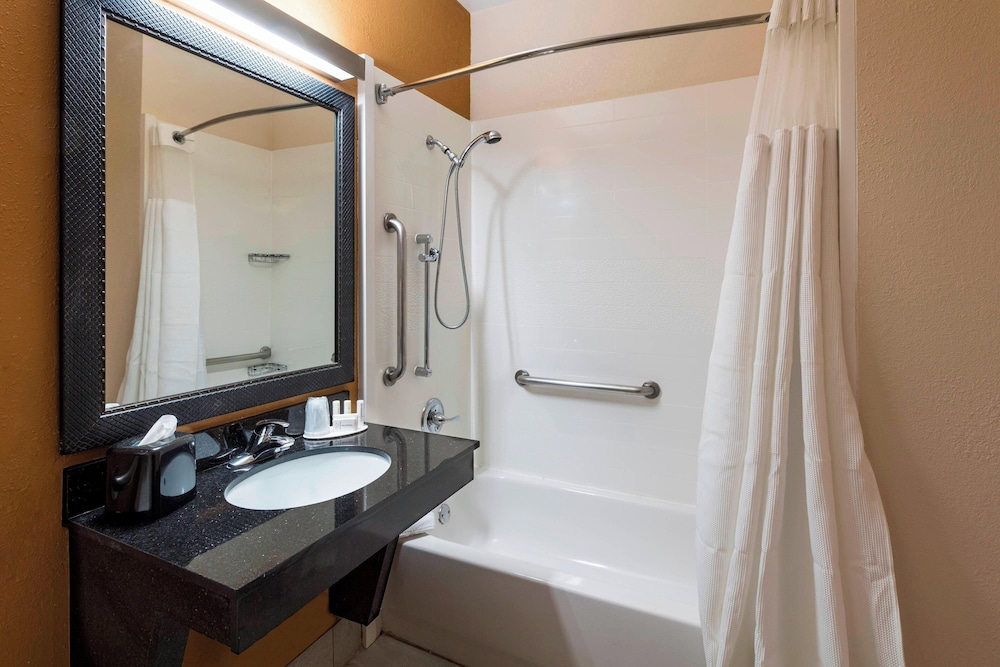 Fairfield Inn & Suites by Marriott St Petersburg Clearwater - photo 12