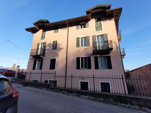 Casa Giuly Attico Sul Lago — 4-Star Luxury Hotel in Belgirate, Italy