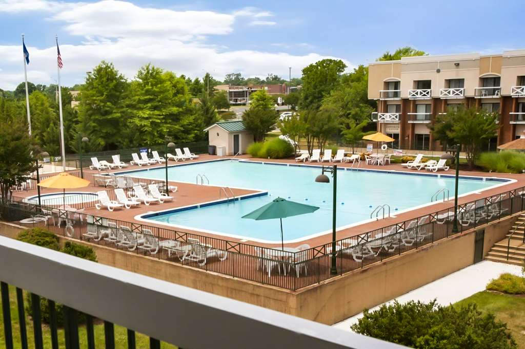 Clarion Hotel & Suites Convention Center Fredericksburg - photo 10