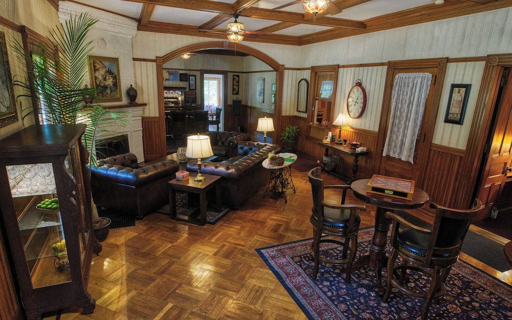 Rockwell Falls Inn and Wine Bar - photo 6