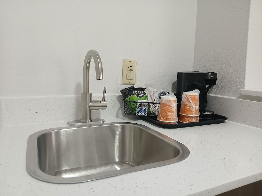 Comfort Inn Marion near Downtown & Blue Ridge PKWY - photo 8