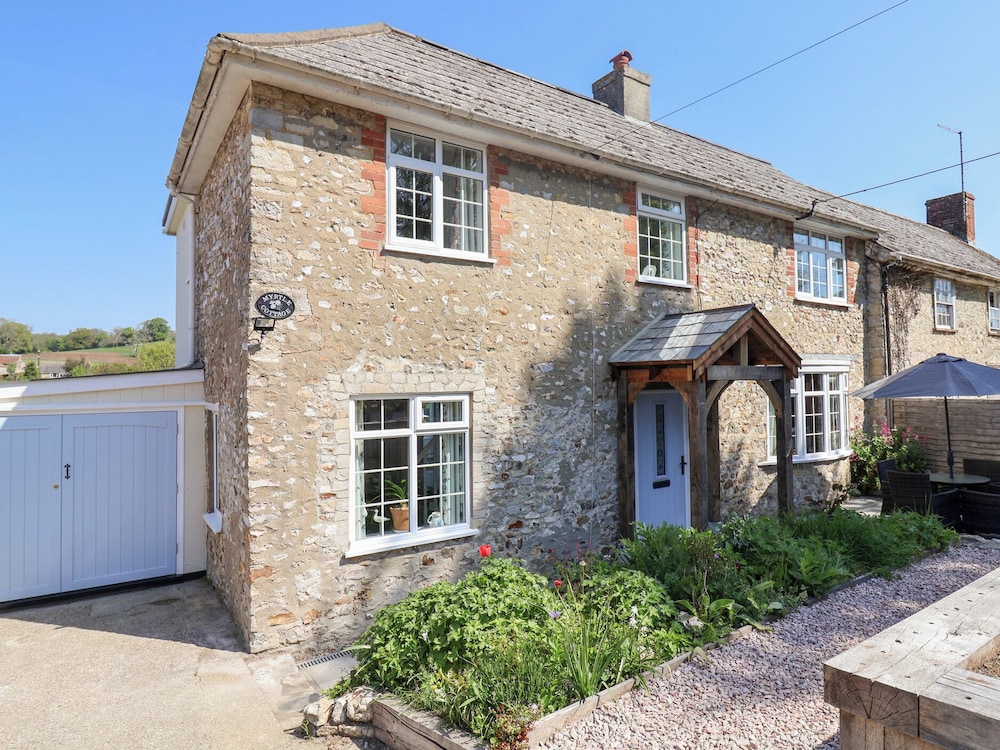 Myrtle Cottage — 4-Star Luxury Hotel in Lyme Regis, United Kingdom
