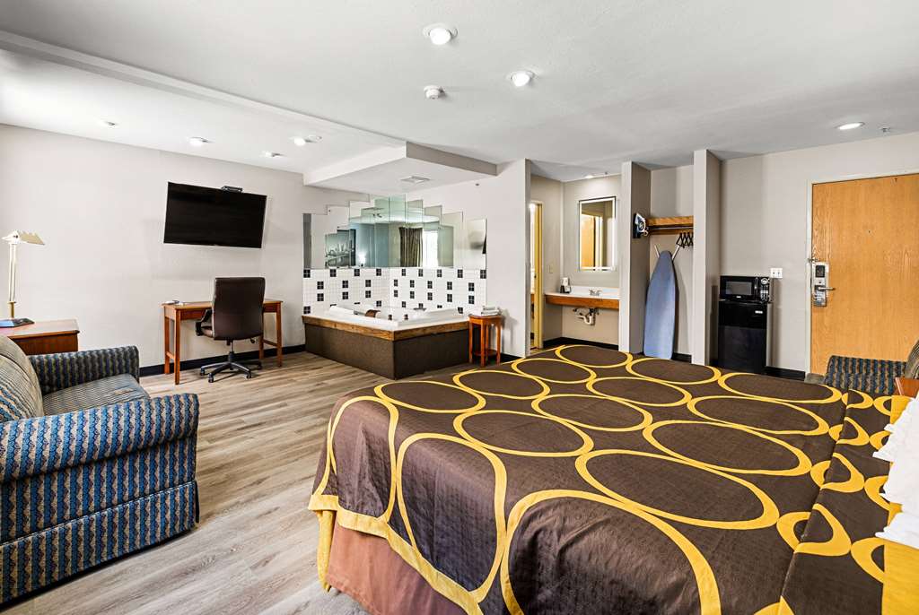 Super 8 by Wyndham Pittsburgh Monroeville - photo 44