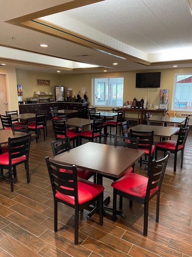 Red Roof Inn Sandusky Milan - photo 18
