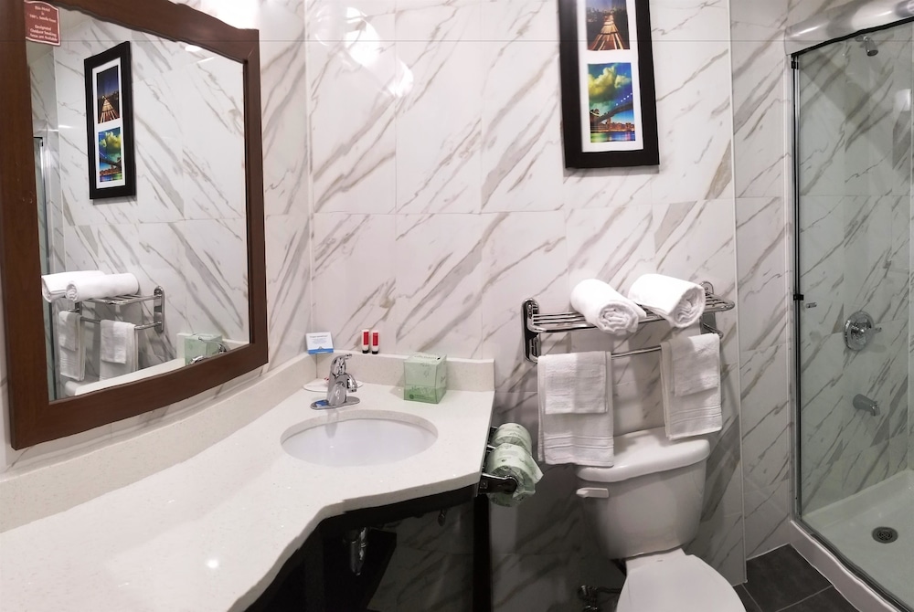 Days Inn by Wyndham Brooklyn Marine Park - photo 15