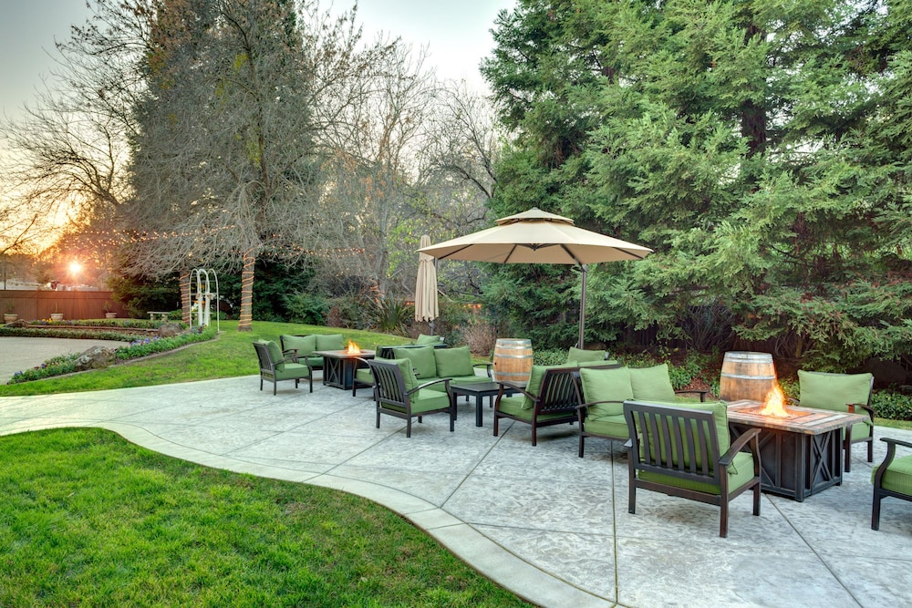 Lake Natoma Inn - photo 23
