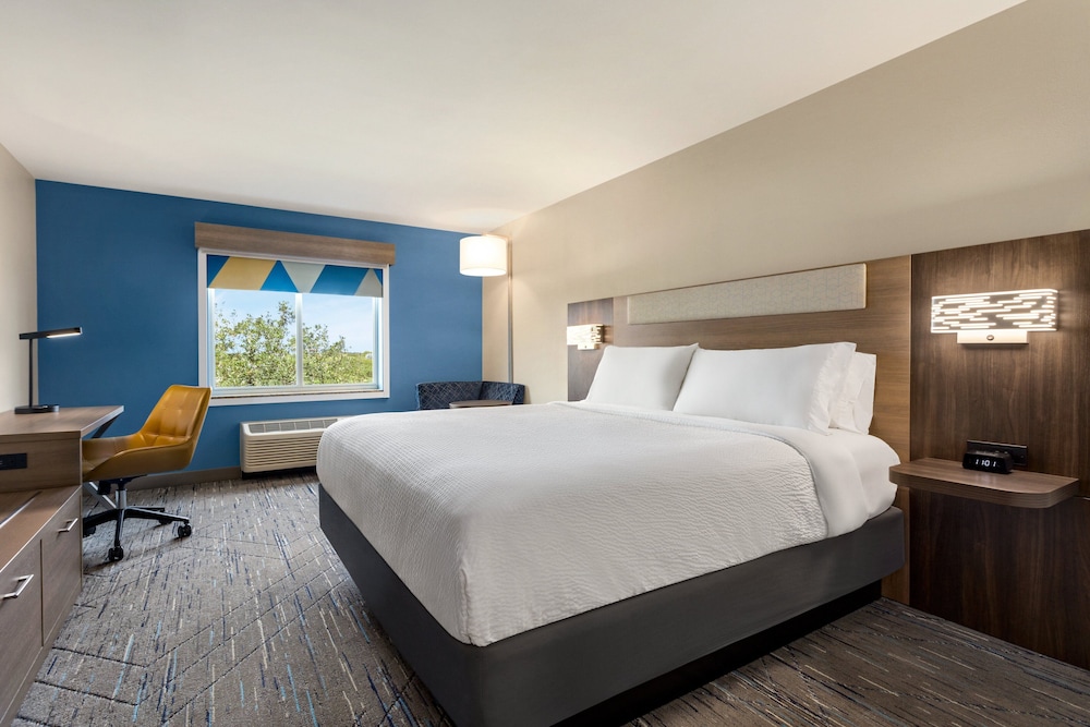 Holiday Inn Express Hotel & Suites Fort Pierce West by IHG - photo 12