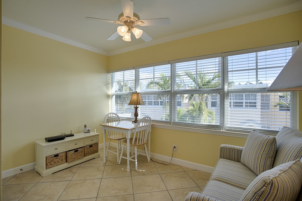 Barefoot Beach Resort - photo 23