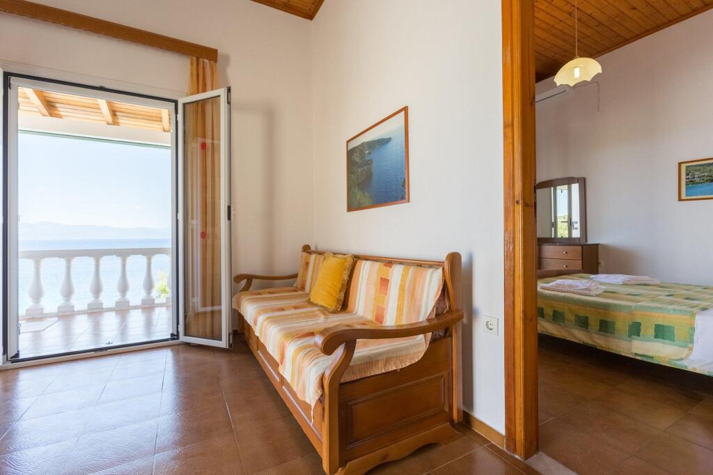 Dolphin villa 3 — 4-Star Luxury Hotel in Gaios, Greece