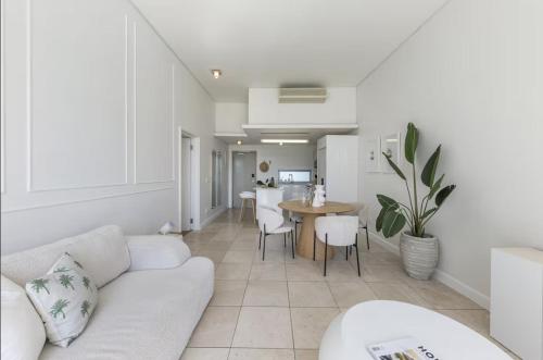 Signature Home at Waterfront Canals