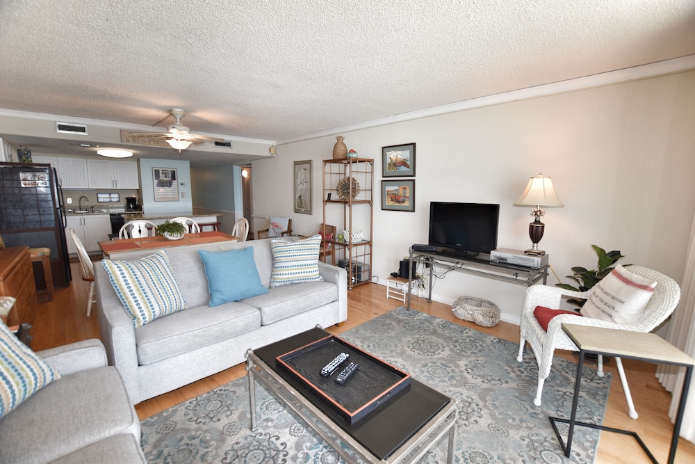0401 Waters Edge Resort 3 Bedroom Condo by RedAwning - photo 22