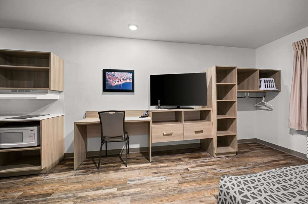WoodSpring Suites Dearborn Detroit - photo 21