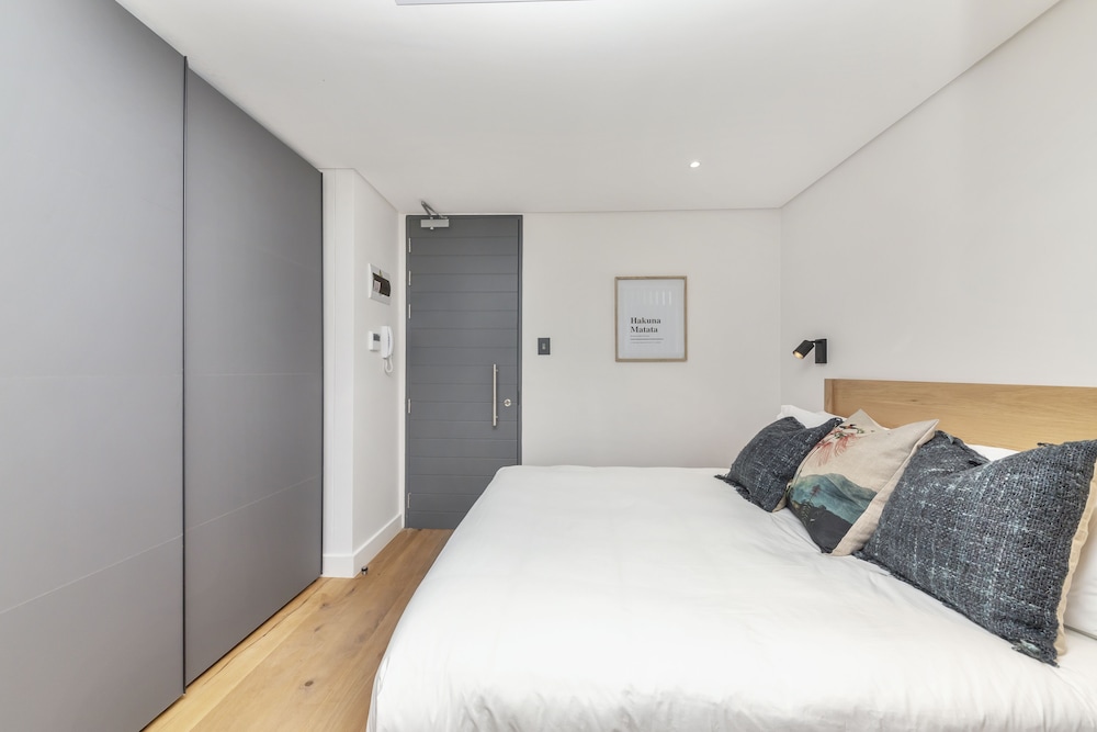 Comfortable studio with city views