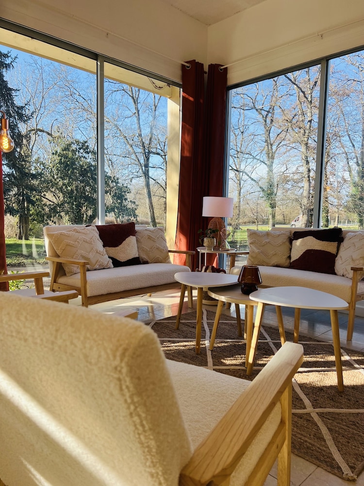 Motel Les Broussailles in La Charite-Sur-Loire, France