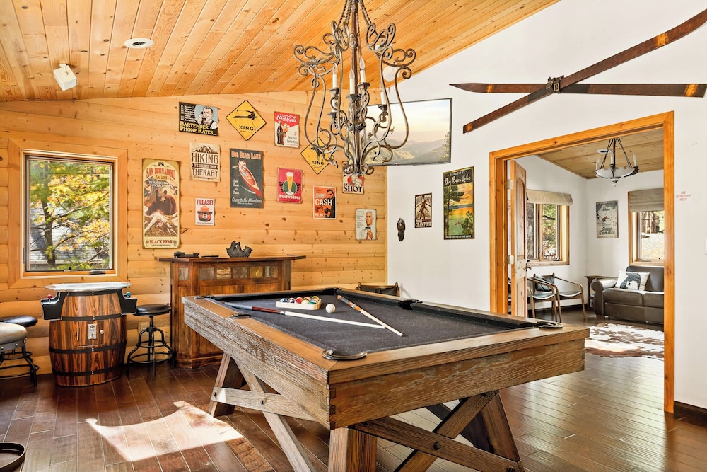 Summit Pine Lodge 4 BDR Minutes From Bear Lake — 5-Star Luxury Hotel in Big Bear Lake, United States