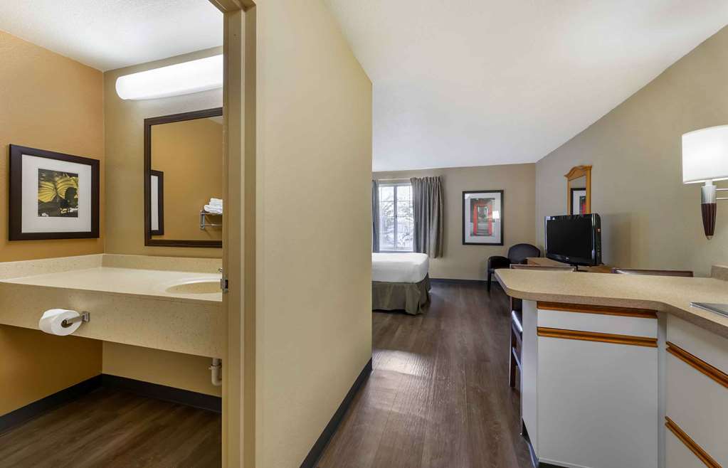 Extended Stay America Suites Cleveland Airport North Olmsted - photo 12