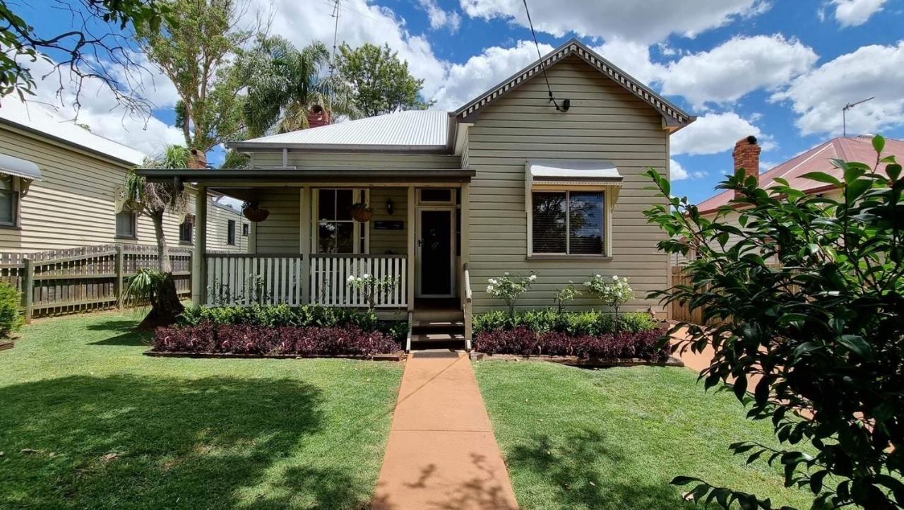 Ambiente Cottage Pet And Family Friendly — 4-Star Luxury Hotel in South Toowoomba, Australia